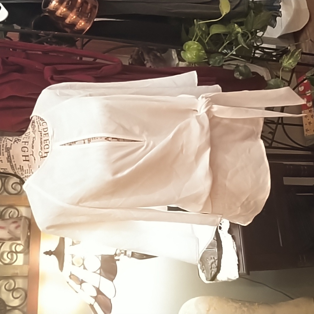 Women's white silky top with front tie and peekaboo by Blues & Grey' NWT size SM